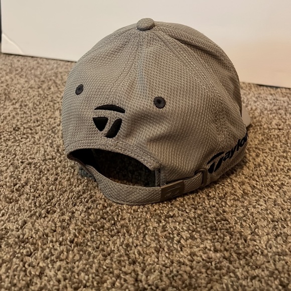 Golf hat - Picture 2 of 3